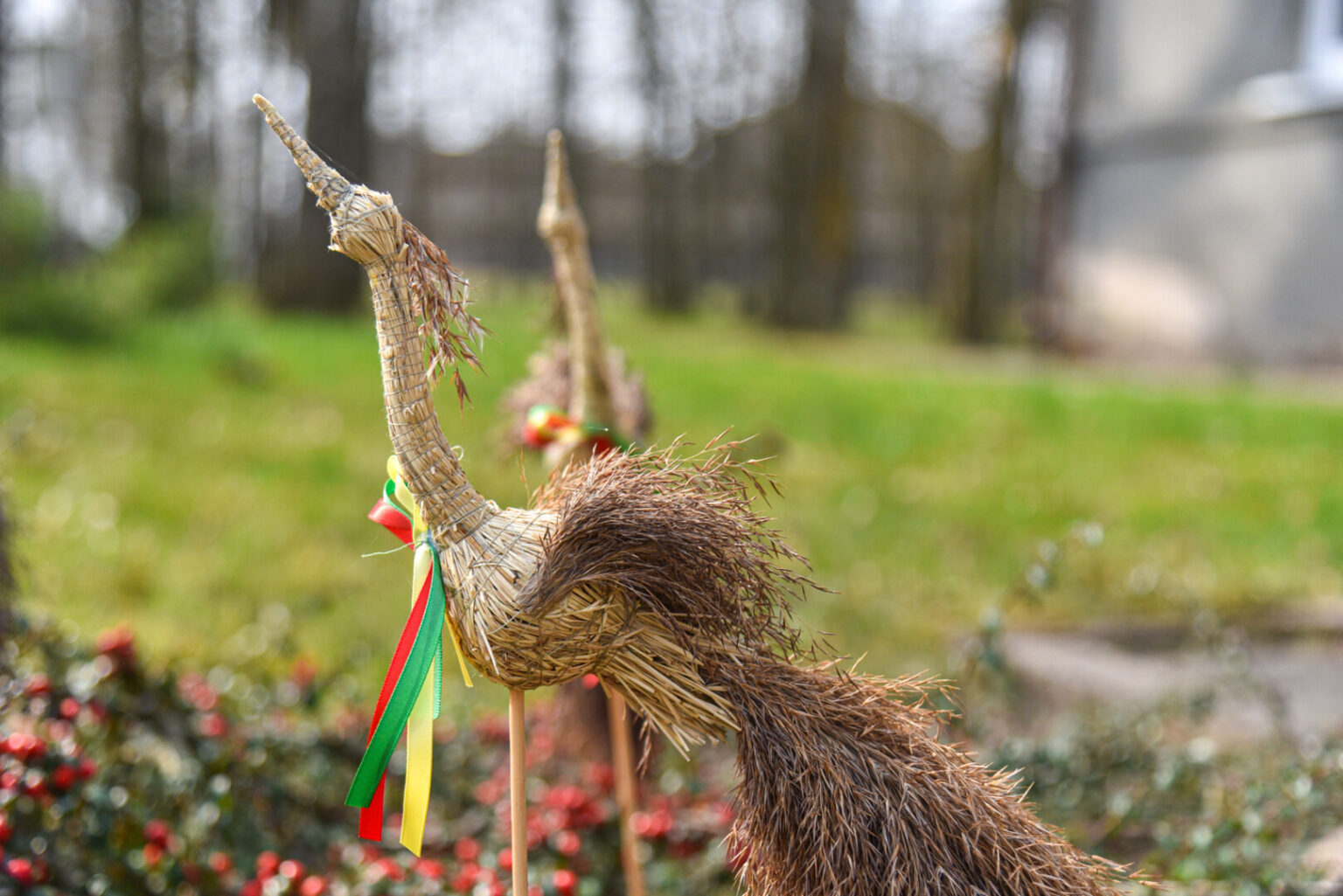 Tradiciškai balandį Perekšlių kaimas Panevėžio rajone pasipuošia ne velykiniais margučiais.