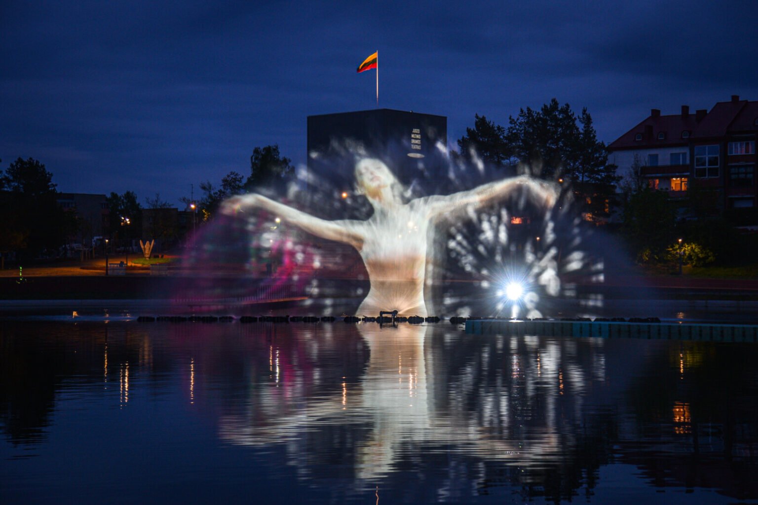 Sinoptikams prognozuojant gražius orus, jau šią savaitę Panevėžio širdyje, Laisvės aikštėje, sušniokš fontanas. O kitą numatoma įjungti ir dar du.