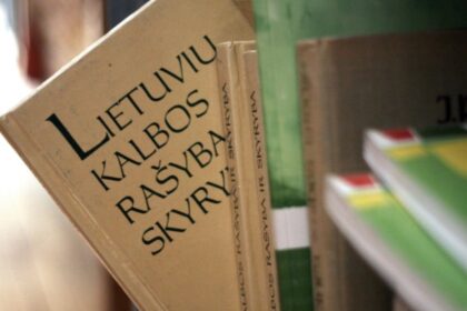 Valstybinei lietuvių kalbos komisijai prakalbus apie kitais metais prasidėsiantį ukrainiečių pabėgėlių lietuvių kalbos žinių tikrinimą, kilo nemenkas ažiotažas.