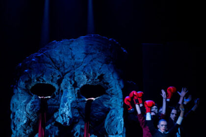 Išskirtinius menininkus pristatančioje tarptautinėje scenografijos, kostiumų bei teatro architektūros ir dizaino parodoje Čekijoje, Franco Kafkos mieste vykstančioje Prahos kvadrienalėje šįmet vienas iš Lietuvai atstovausiančių darbų bus Lauros Luišaitytės scenografija, kurta Juozo Miltinio dramos teatro spektakliui „Idomenėjas“ (rež. Agnius Jankevičius).