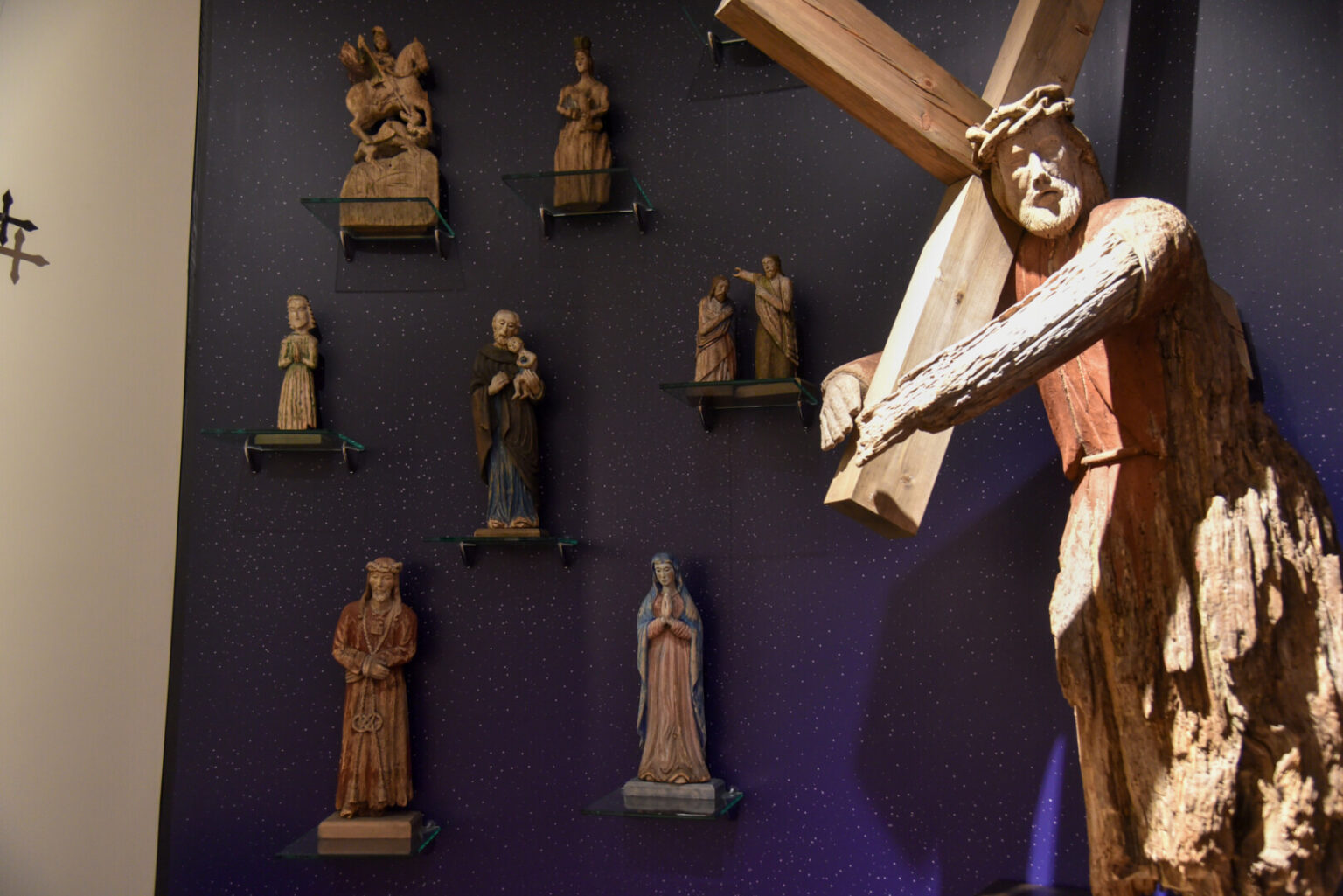 Pastaruoju metu padažnėjusios kilnojamųjų kultūros vertybių vagystės verčia ieškoti išeičių saugant šalies paveldą net šventose vietose.