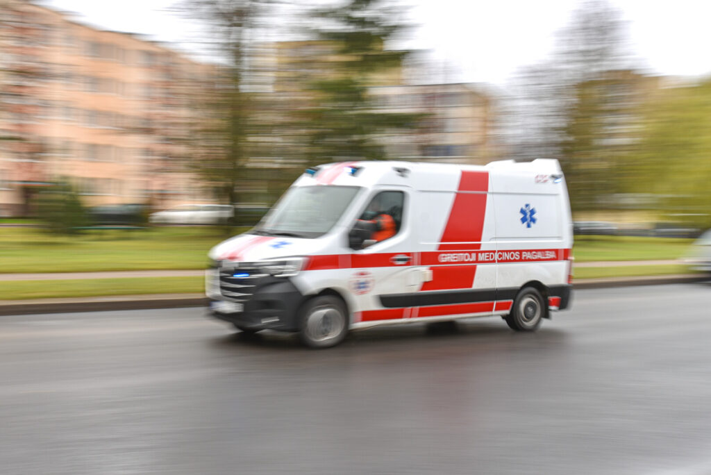Kupiškio rajone, ties Noriūnų kaimu, prieš vidurdienį susidūrė trys automobiliai. Netrukus į juos įvažiavo ir ketvirtas.