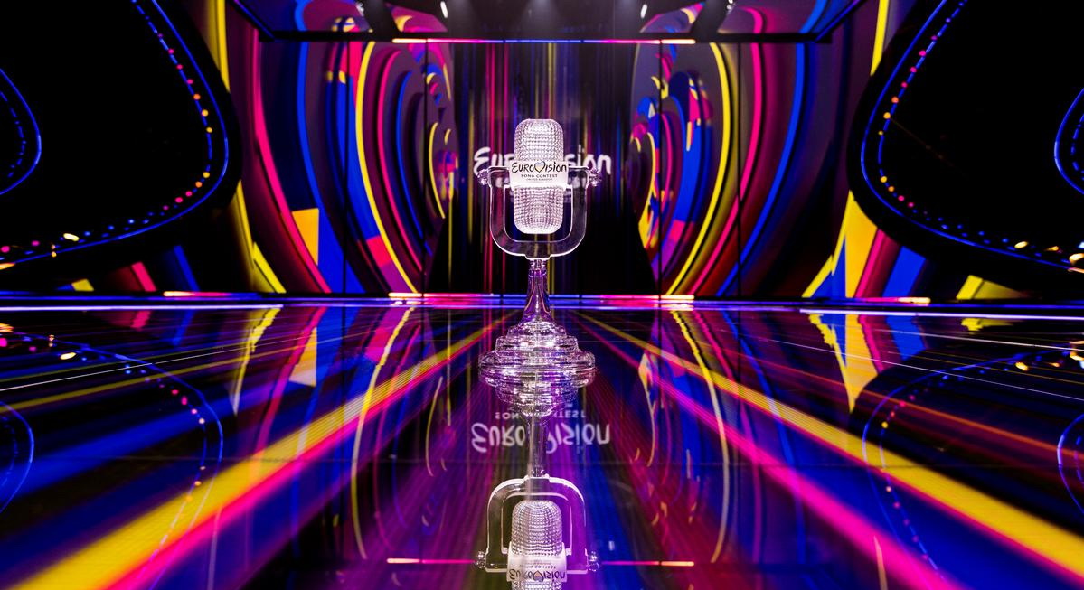 Kasmetis „Eurovizijos“ dainų konkursas prikausto milijonų gerbėjų dėmesį. Nors muzikos varžytuvių scena tiesiog spinduliuoja šventę, per turtingą ir ilgą jų gyvavimo istoriją neišvengta skandalų bei intrigų.