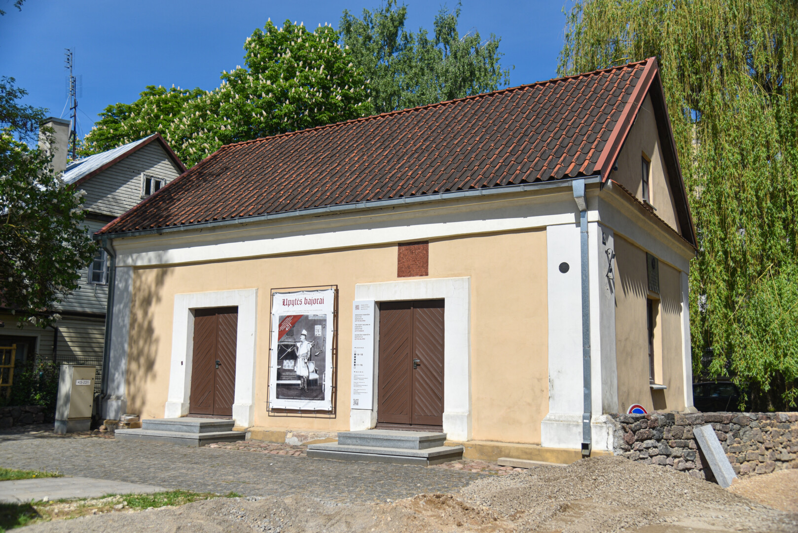 Neabejotinai didžiausia Kranto gatvės vertybė – išlikęs seniausias pastatas Panevėžyje, reikšmingas istorijos paminklas. Jame yra apsilankęs ir prezidentas Antanas Smetona. P. Židonio nuotr.