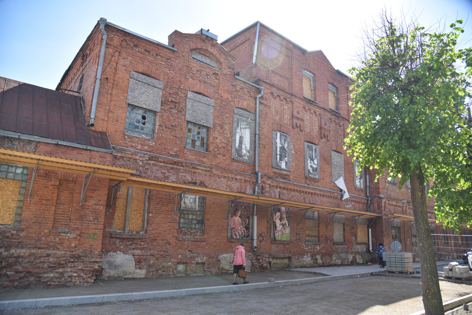 Dar viena Kranto gatvės įžymybė – raudonų plytų mūro pastatas, žinomas kaip konservų fabrikas. Tačiau ne dėl daržovių ar vaisių konservavimo tas pastatas šioje gatvėje atsirado, o visai kitais tikslais. P. Židonio nuotr.