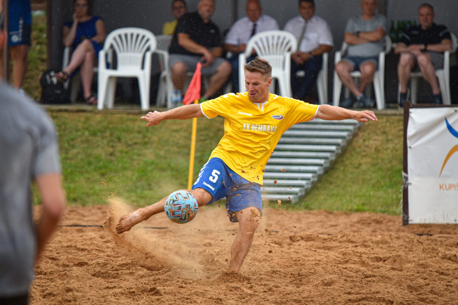 Panevėžio pašonėje įsikūręs Velžys planuoja jau vasaros pabaigoje sukviesti sporto entuziastus žaisti paplūdimio futbolą.