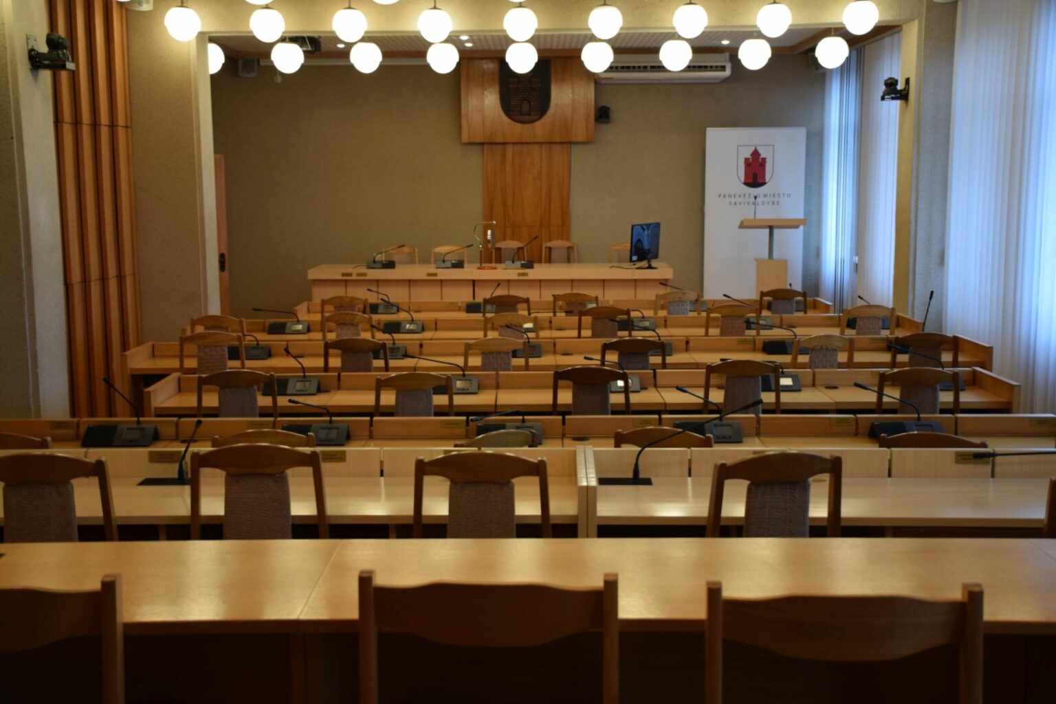 Pasibaigus kadencijai, Panevėžio valdžioje postų netekę politikai teigia nenusiteikę pulti į darbus ir planuoja pasimėgauti vasarą.