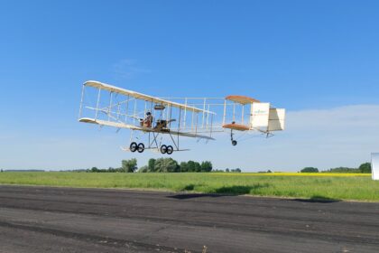 Panevėžiečių savaitgalį laukia neįprastas reginys – šeštadienį aplink miestą garbės ratus suks daug mažų lėktuvėlių.