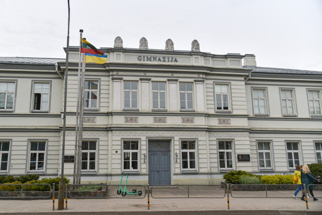 Mokykloms ir vaikų darželiams artėja sunkūs laikai. Jau nuo kitų metų pradžios nebeliks galimybės biudžetinėms įstaigoms skirti iki 1,2 proc. gyventojų pajamų mokesčio (GPM).