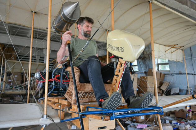 S. Bačiulis legendiniame „Farman 3“. P. Židonio nuotr.