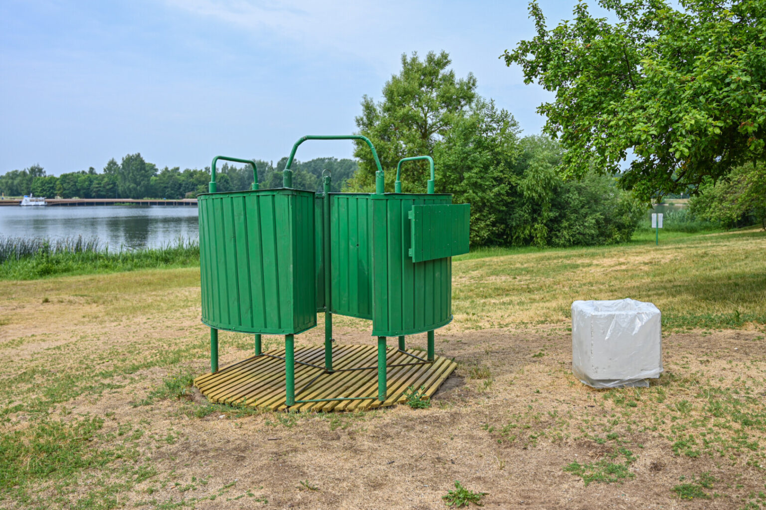 Įkandin nudistų paplūdimius turinčių Lietuvos pajūrio, Ignalinos ir Marijampolės tokios vietos kaitintis bei maudytis nuogiems panoro ir panevėžiečiai.