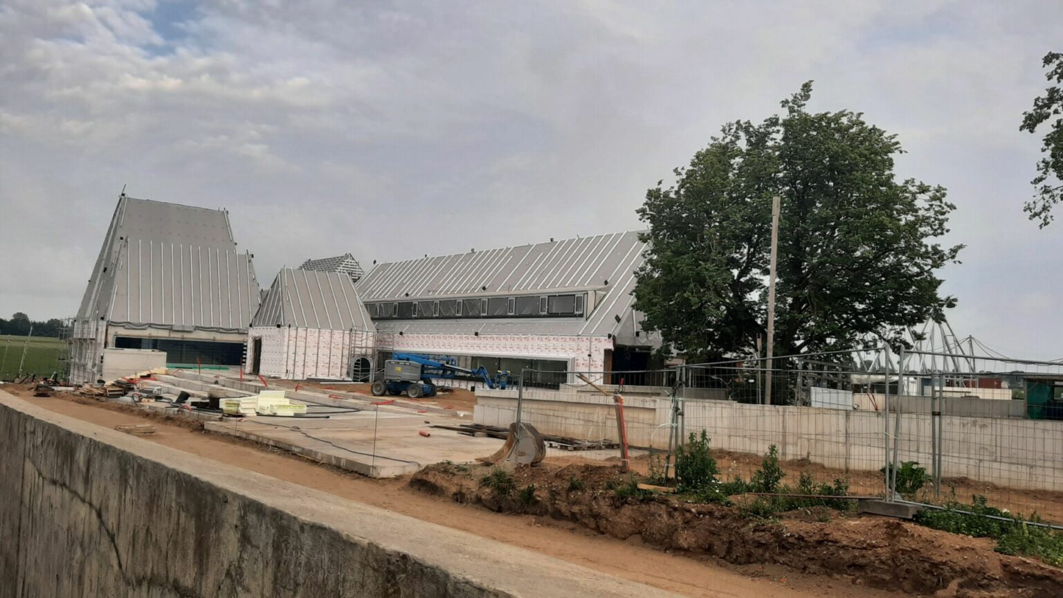 Panevėžiui baigiant pasistatyti naujos kartos muziejų – Stasio Eidrigevičiaus menų centrą, už keturių dešimčių kilometrų esančioje Šeduvoje kyla ir kita pasaulinio dėmesio žadanti sulaukti kultūros įstaiga. Tai žydų istoriją atskleisiantis muziejus „Dingęs štetlas“.