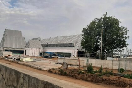 Panevėžiui baigiant pasistatyti naujos kartos muziejų – Stasio Eidrigevičiaus menų centrą, už keturių dešimčių kilometrų esančioje Šeduvoje kyla ir kita pasaulinio dėmesio žadanti sulaukti kultūros įstaiga. Tai žydų istoriją atskleisiantis muziejus „Dingęs štetlas“.