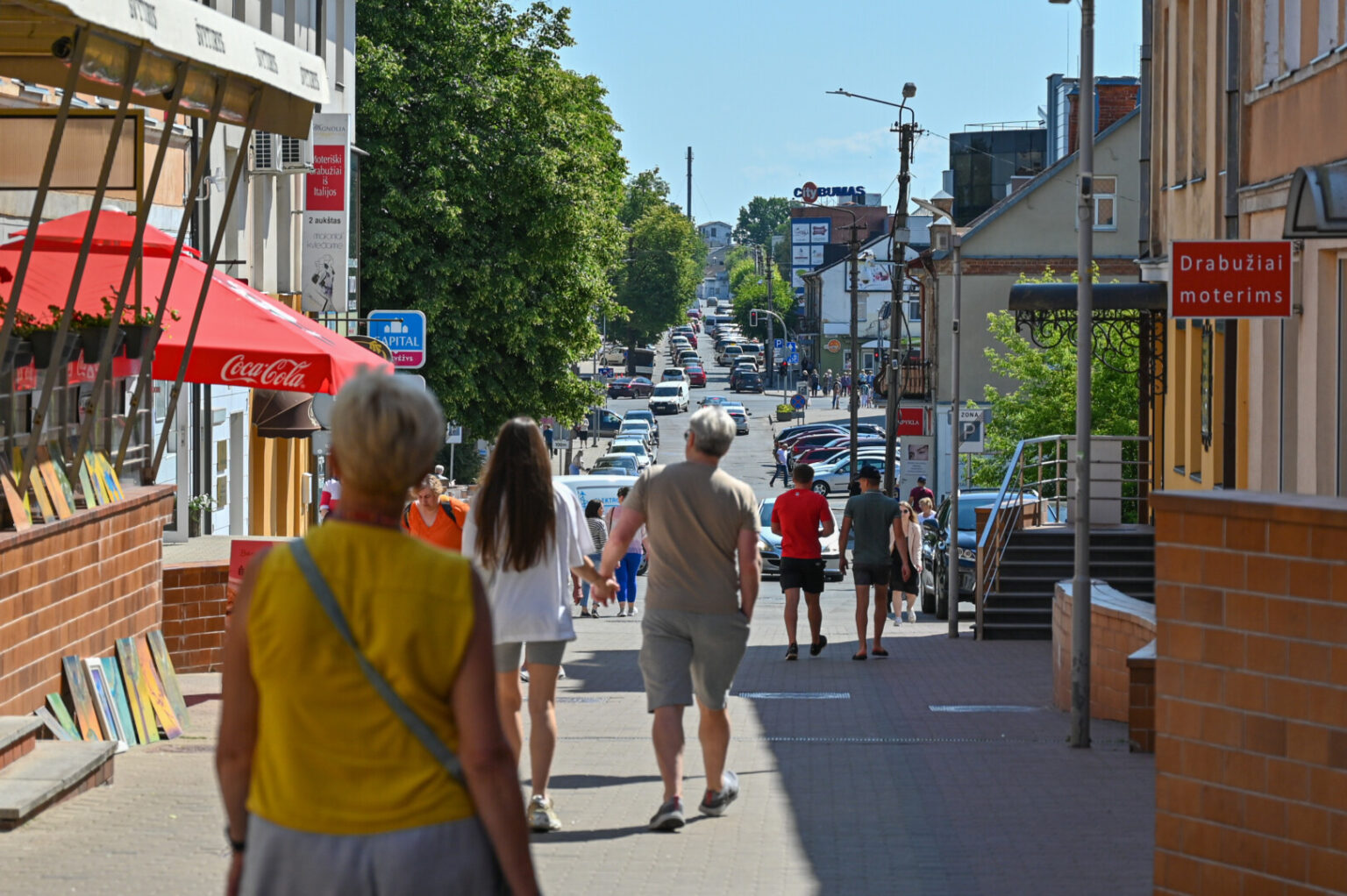 Net 41 proc. biuruose dirbančių žmonių nurodė, kad labiausiai jų darbo dieną pagerintų galimybė pasiekti savo biurą pėsčiomis.