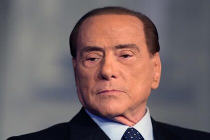 Mirė buvęs Italijos premjeras Silvijus Berlusconis. 86-erių politikas ir verslininkas mirė pirmadienį, agentūrai dpa patvirtino atstovas.