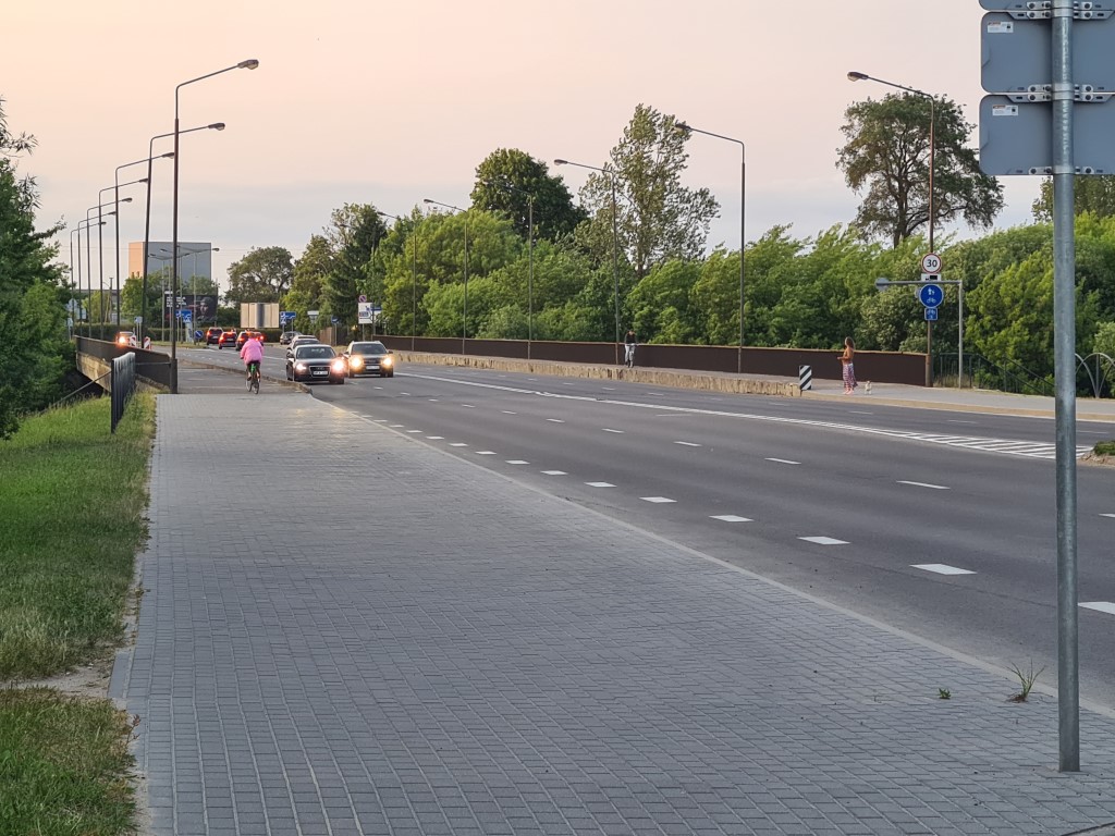 Panevėžio miesto savivaldybei vykdant eilinę Nemuno g. tilto per Nevėžio upę apžiūrą buvo pastebėti nauji defektai, todėl priimtas sprendimas atlikti pakartotiną tilto ekspertizę.