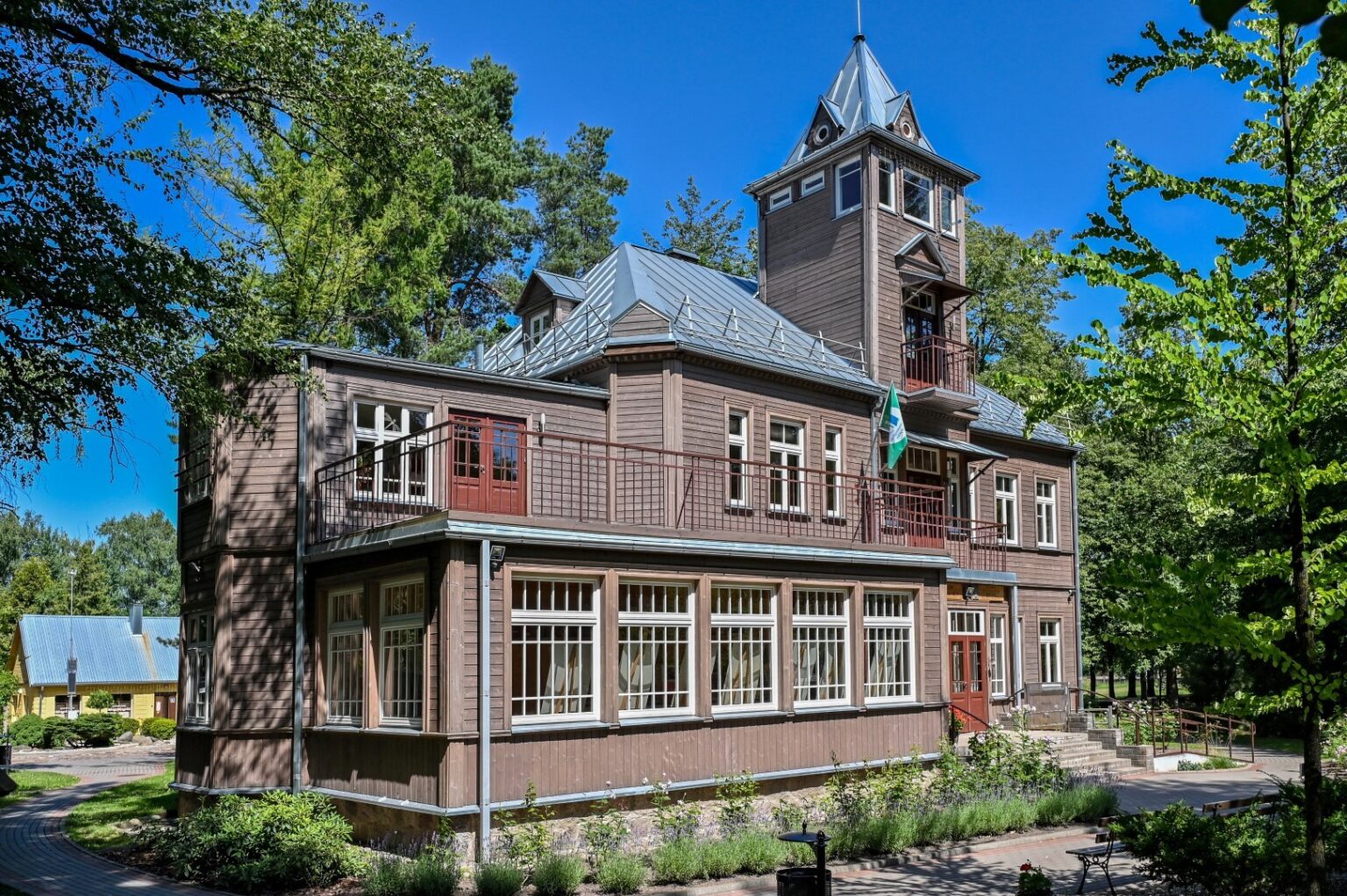 Mediniu Panevėžio palikimu – prieš šimtmetį statytais namais – ir dabar galime grožėtis, nors juos ilgai ir negailestingai naikino laikas, ugnis bei žmonių aplaidumas.