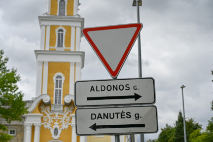 Nors patvirtinimų nėra, bet greičiausiai didžiųjų praeities valdovų motinoms ir žmonoms pagerbti panevėžiečiai jų vardais – Birutės, Danutės, Aldonos – pavadino miesto gatves. Šimtmečiui praėjus įdomu atrasti jų išskirtinumo ženklus.