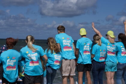 Smilgių seniūnijos socialiniai darbuotojai, sulaukę geradarių pasiūlymo nuvežti vaikus į lietuvišką pajūrį, nustebo, kiek daug mažųjų ir jų tėvų net nėra buvę prie Baltijos jūros.