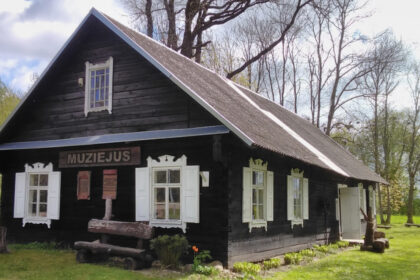 Garsi tarpukario aktorė, viena pirmųjų Lietuvos moterų režisierių, kilusi iš Panevėžio krašto, Unė Babickaitė-Graičiūnienė, kaip ir tūkstančiai tautiečių, patyrė sovietines represijas.