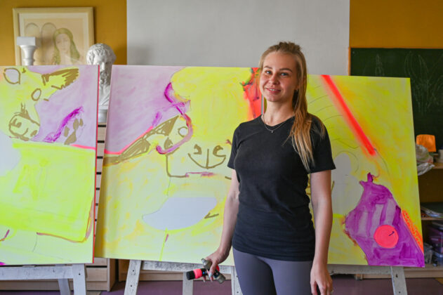 Ukrainietė Krystyna Sirenko pasakoja, jog menas ją gelbsti nuo karo baisumų. P. Židonio nuotr.