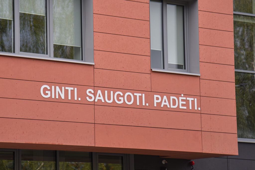 Policijos pareigūnai ėmėsi išpainioti turto pasisavinimo istoriją, prasidėjusią dar vasarą.