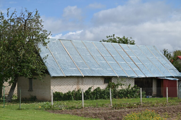 Po dalį Panevėžio rajono nusiaubusios audros su kruša skaičiuojami pirmieji gamtos stichijos padaryti nuostoliai.