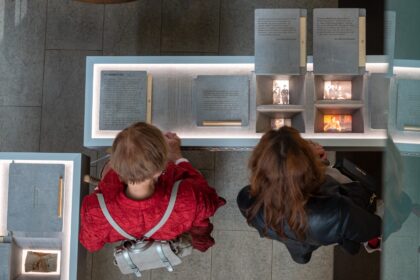 Kalbėtis apie tai, apie ką galbūt ir nenorime kalbėti. Išgirsti, nors galbūt norėtųsi užsidengti ausis. Išvysti tai, kam galbūt ir nesame pasirengę.