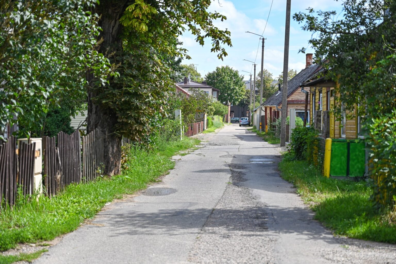 Respublikos ir A. Mackevičiaus gatves jungianti trumpa siaurutė miesto atkarpa jau šimtą metų saugo žymaus kūrėjo Kristijono Donelaičio vardą.