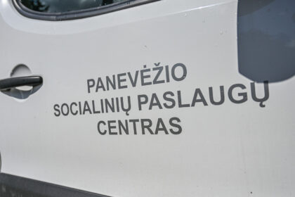 Panevėžio socialinių paslaugų centras ieško, kas galėtų teikti itin reikalingą pavėžėjimo paslaugą dėl ligų, neįgalumo ar senatvės sunkiai judantiems panevėžiečiams.