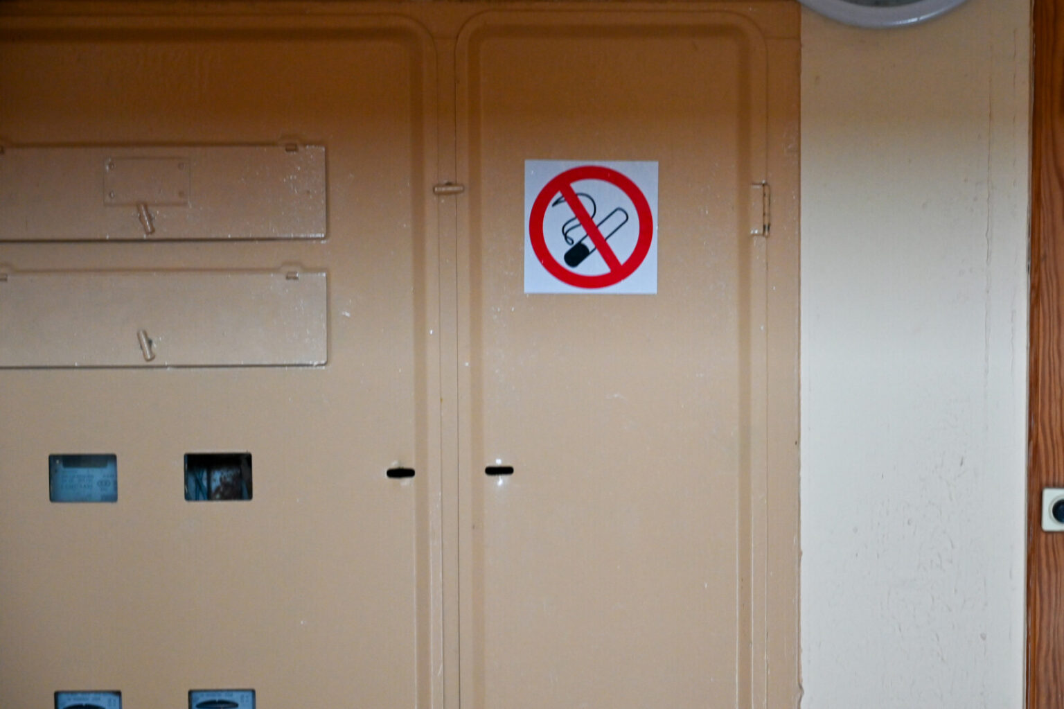 Jau daugiau kaip dveji metai, kai kenksmingo rūkalų tvaiko pro balkonus uostyti nenorintys gyventojai savo daugiabutį gali paskelbti nerūkymo zona.