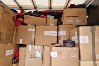 Vyksta visoje Lietuvoje vykusios pilietinės akcijos „Milijonas vaistinėlių Ukrainai“ baigiamasis etapas.