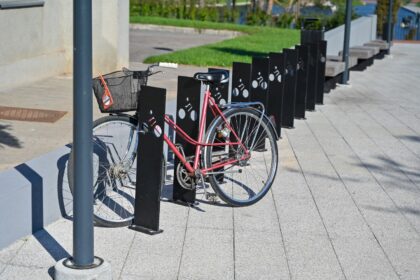 Panevėžyje minint Tarptautinę dieną be automobilio, ne vienas užkietėjęs vairuotojas į darbą keliavo dviračiais ar miesto maršrutiniais autobusais, penktadienį visus keleivius vežusiais nemokamai.