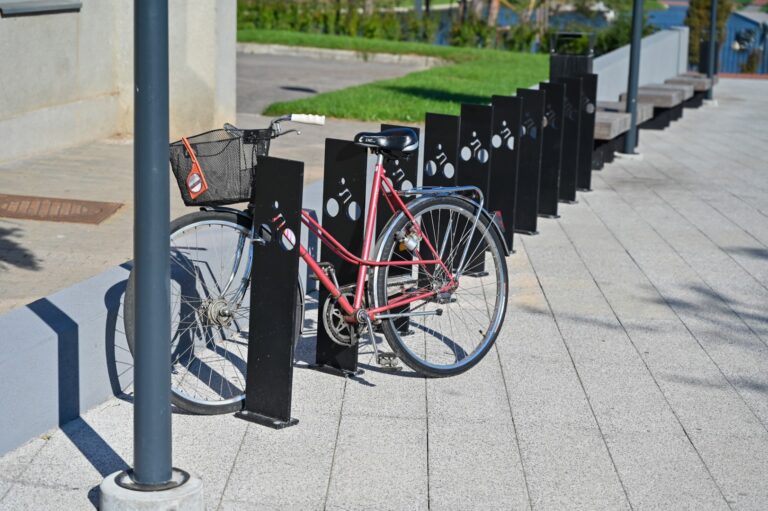 Panevėžyje minint Tarptautinę dieną be automobilio, ne vienas užkietėjęs vairuotojas į darbą keliavo dviračiais ar miesto maršrutiniais autobusais, penktadienį visus keleivius vežusiais nemokamai.