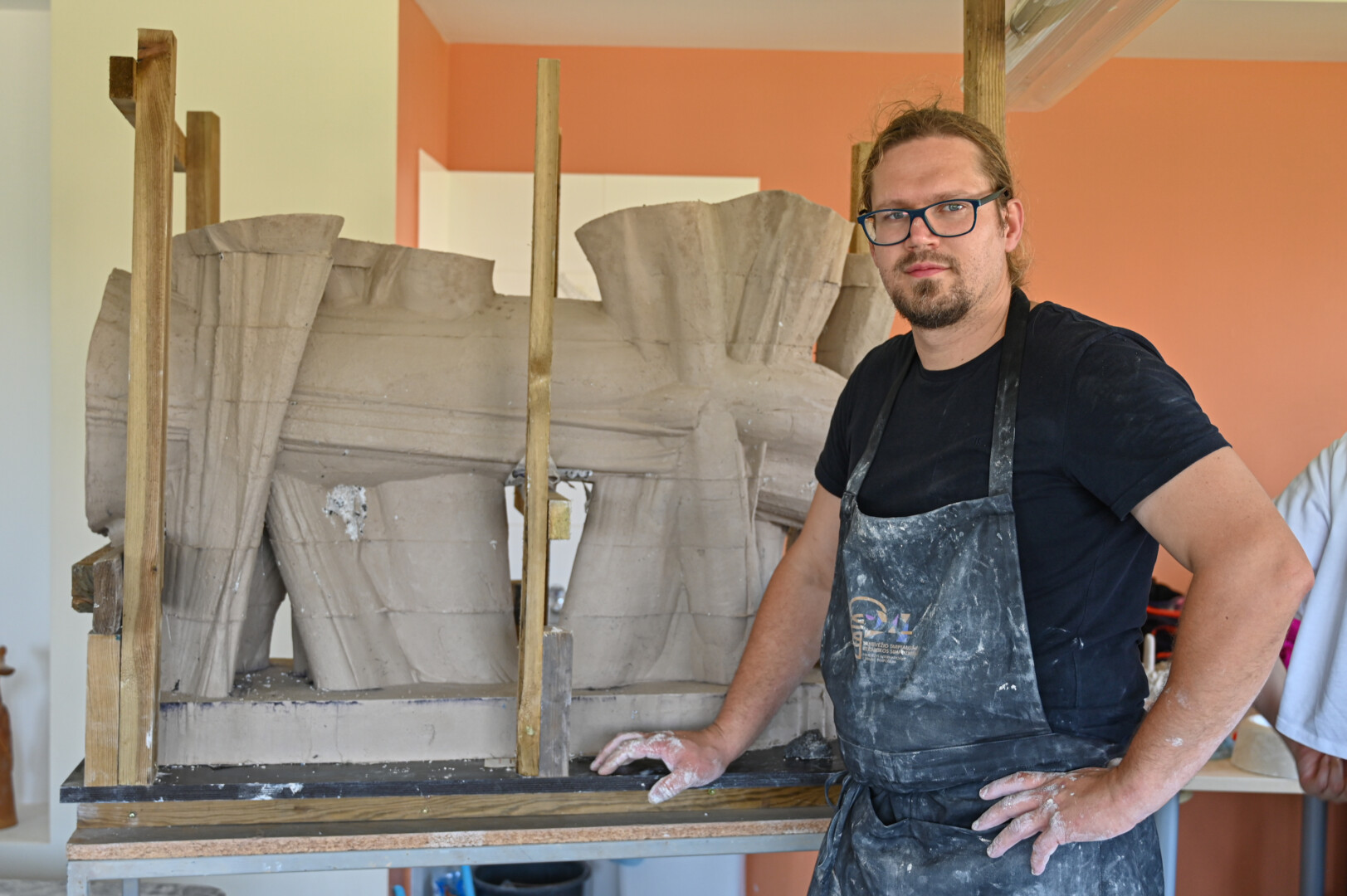 Į simpoziumą iš Lenkijos atvykusio Dmitrijaus Bulavkos-Fankidejskio pagrindiniai kūrybinio įkvėpimo šaltiniai – gamta, žmogus ir pasaulis. P. ŽIDONIO nuotr.