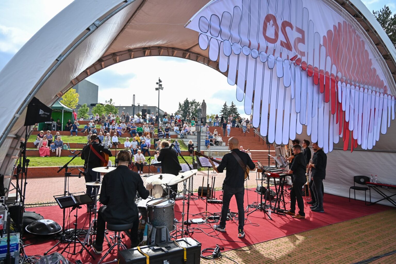 Jubiliejinio 520-ojo Panevėžio gimtadienyje pristatytas unikalus meninis koliažas.