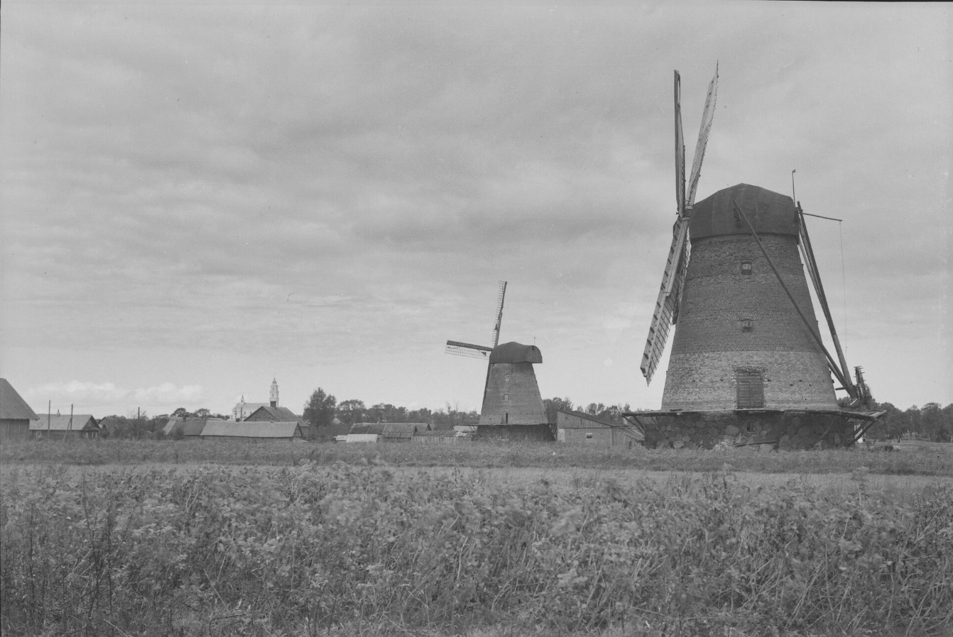 Panevėžio ženklu tapę garsieji Ramygalos gatvės malūnai. 1930 metai. PANEVĖŽIO KRAŠTOTYROS MUZIEJAUS rinkinių (B. Buračo) nuotr.