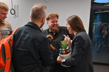 „Tikiuosi, kad žmonės pamatys Panevėžį tokį gražų, kokį pamačiau aš“, – viliasi fotografas Juozas Petkevičius, atidaręs neeilinę parodą, skirtą Panevėžiui ir jo herojams.