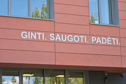 Po tariamo policininko skambučio moteris Panevėžyje neteko tūkstančių.