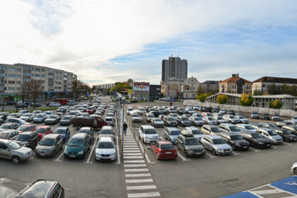 Jau kito mėnesio pabaigoje vyksiančiame aukcione Panevėžio savivaldybė tikisi parduoti centrinėje miesto dalyje, prekybos centro, banko ir statomos autobusų stoties pašonėje esančią automobilių stovėjimo aikštelę.