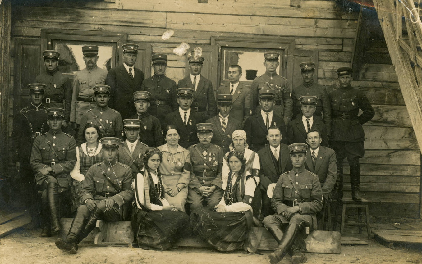 Putvinskiai – sena sulenkėjusi giminė. Vieno jų gyvenimas buvo ypatingas. Ir lenku, ir lietuviu save laikęs Vladas Putvinskis-Pūtvis lietuvių kalbos išmoko jau įkopęs į trečią dešimtį, tačiau Lietuvos labui spėjo nuveikti ypač daug.