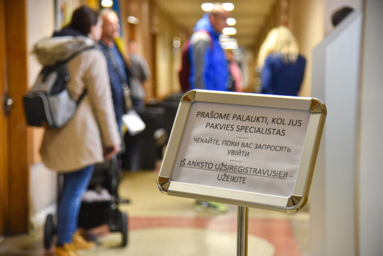 Prasidėjus šildymo sezonui, gyventojai jau užvertė savivaldybes prašymais skirti kompensacijas už šildymą ir karštą vandenį.