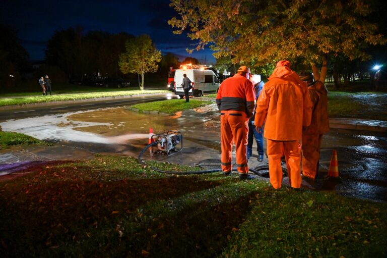 Remiantis AB „Aukštaitijos vandenys“ pranešimu, 2023 m. spalio 9 d. ties Molainių g. 28 įvyko vandentiekio avarija.