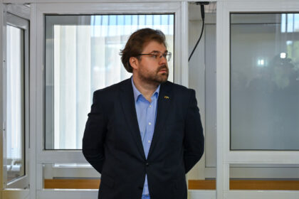 Panevėžio apygardos teismas ketvirtadienį surengė antrąjį posėdį buvusio Seimo nario Kristijono Bartoševičiaus byloje, kurioje vyras kaltinamas seksualiniais nusikaltimais prieš vaikus.