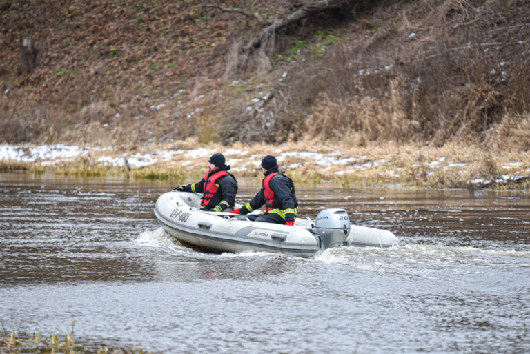 Posakis, kad skęstančiųjų gelbėjimas yra pačių skęstančiųjų reikalas, netrukus gali virsti tikrove.