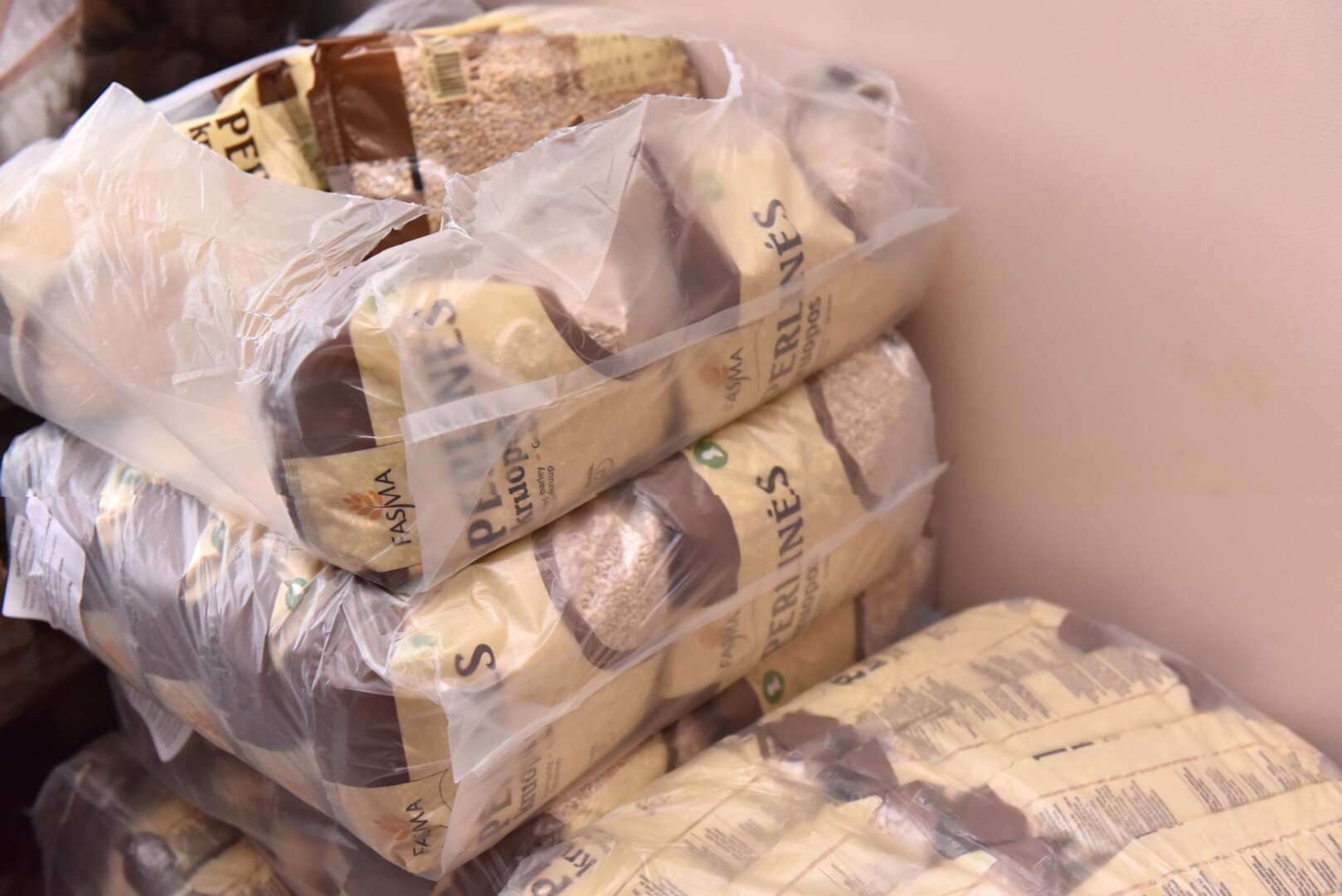 Šie metai – paskutiniai, kai stokojantiesiems dar dalijama europinė parama maisto produktais. P. ŽIDONIO nuotr.