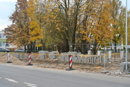 Panevėžiečiai iš nuostabos kraipo galvas matydami, kad rekonstruojama dar vasarą Parko gatvėje įrengta nauja požeminė atliekų aikštelė.