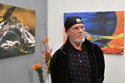 Panevėžietis fotomenininkas Petras Kaupelis nepaliauja stebinti meno mylėtojų. Jo fotografijos darbai, primenantys tapybos paveikslus, užburia, įtraukia ir ilgai nepaleidžia.