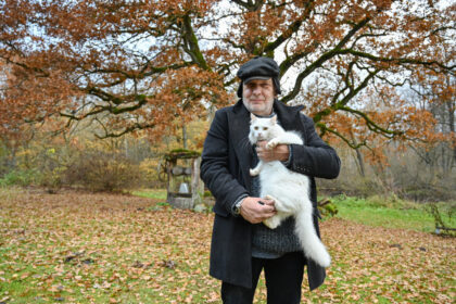 Panevėžietis skulptorius Algirdas Varžinskas ėmėsi kurti savotišką paminklą sovietinių laikų savotišku Panevėžio simboliu tapusiai neformalei, keistuolei Antaninai Šiaudinienei.