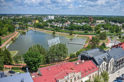 Kad ir kaip žvelgtum į Senvagę – ar kaip į reprezentacinę Panevėžio vietą, ar kaip į renginių bei susitikimų oazę, fotografuoti ir filmuoti tinkamiausią foną, Nevėžio vingio metamorfozę, praeities bei istorijos saugotoją, ji vis tiek išliks ta pati ori miesto širdies dalis. Legendos pasakoja, kad dabartinėje Senvagėje senų senovėje būta pagoniškos šventyklos ir net pats didysis kunigaikštis Vytautas aukuro akmenį sudaužęs.